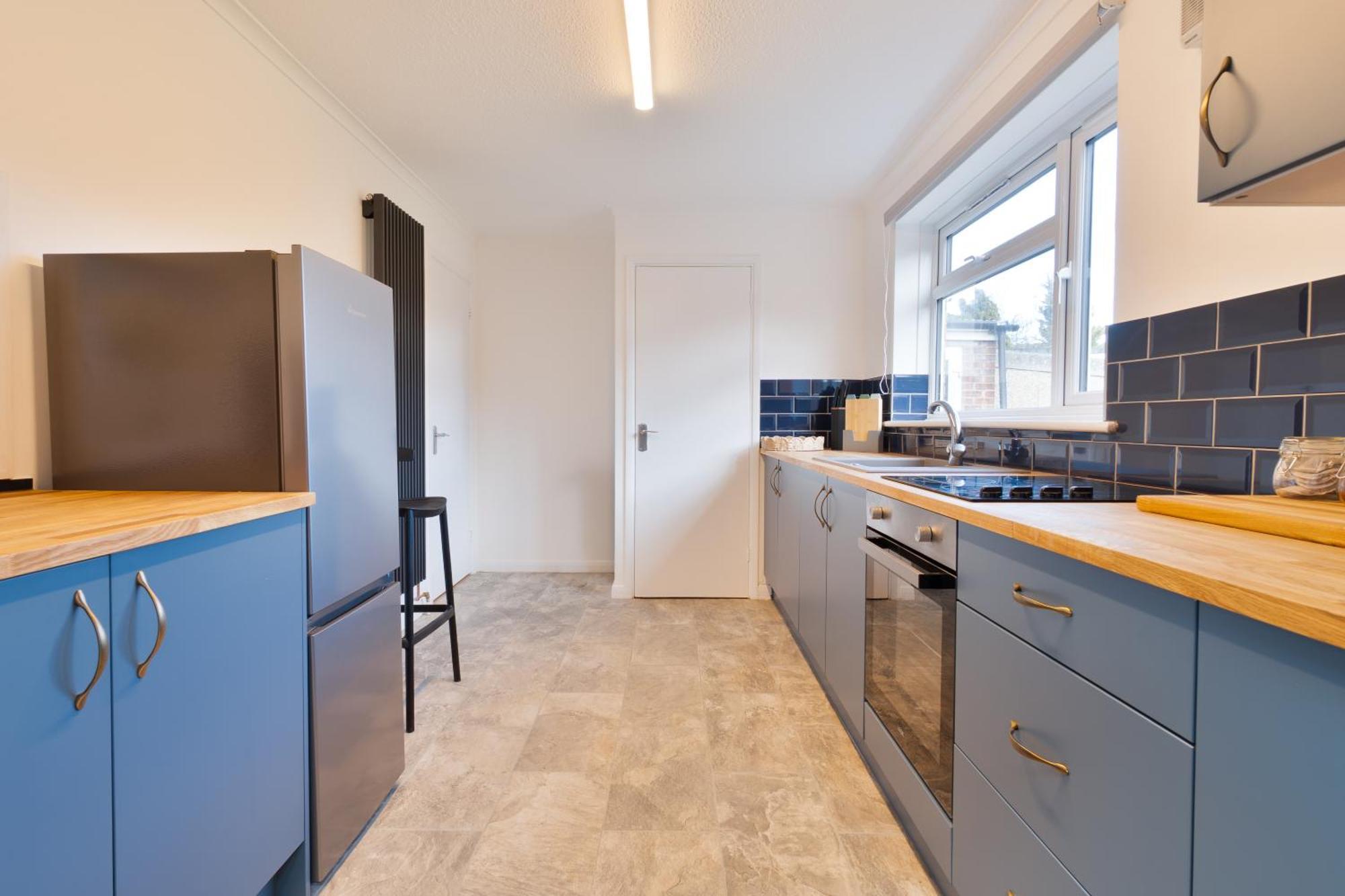 Stylish 4 Bedroom Spacious Retreat With Parking - Sleeps 10 - Families & Contractors Canterbury Luaran gambar