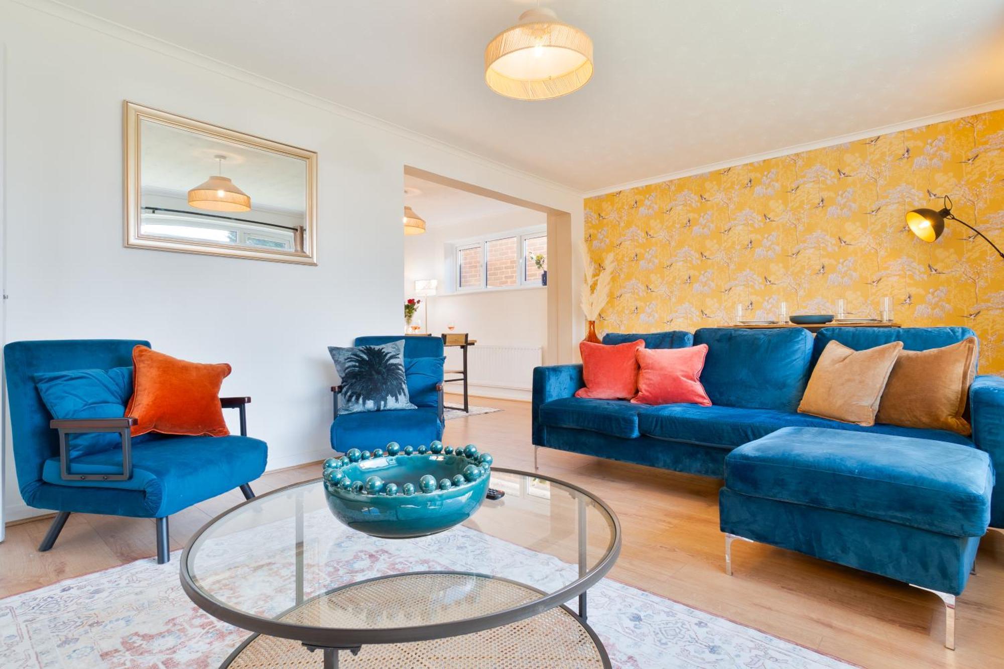 Stylish 4 Bedroom Spacious Retreat With Parking - Sleeps 10 - Families & Contractors Canterbury Luaran gambar