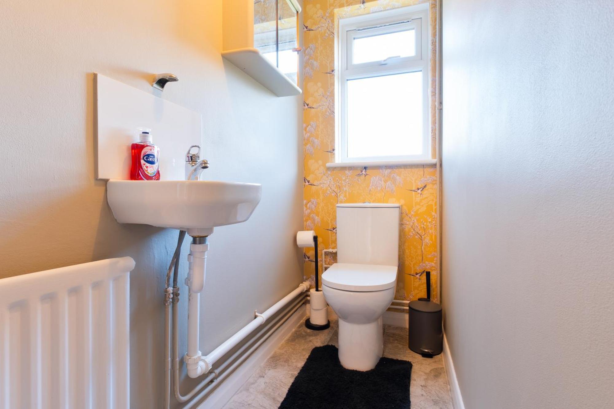 Stylish 4 Bedroom Spacious Retreat With Parking - Sleeps 10 - Families & Contractors Canterbury Luaran gambar
