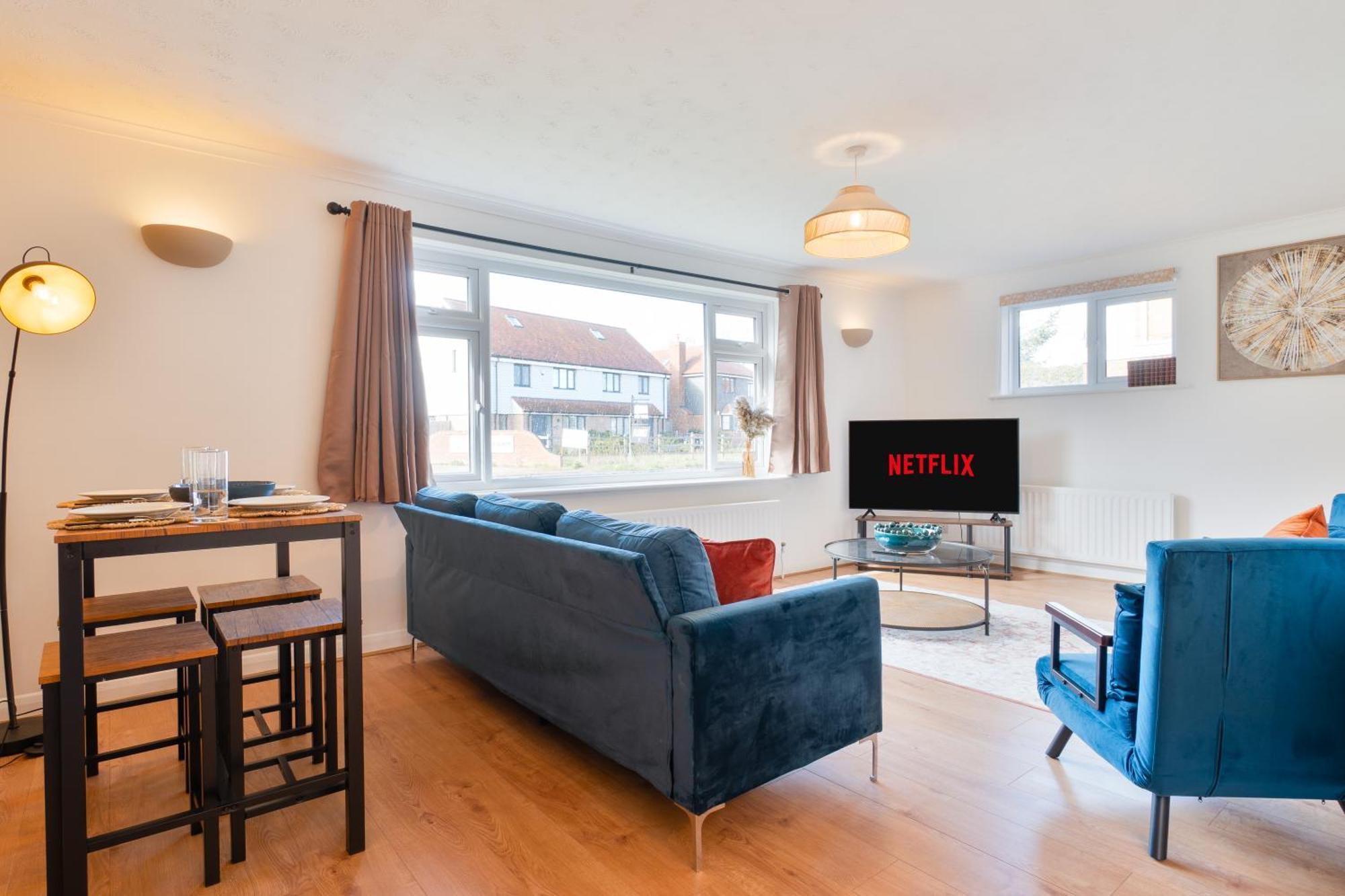 Stylish 4 Bedroom Spacious Retreat With Parking - Sleeps 10 - Families & Contractors Canterbury Luaran gambar