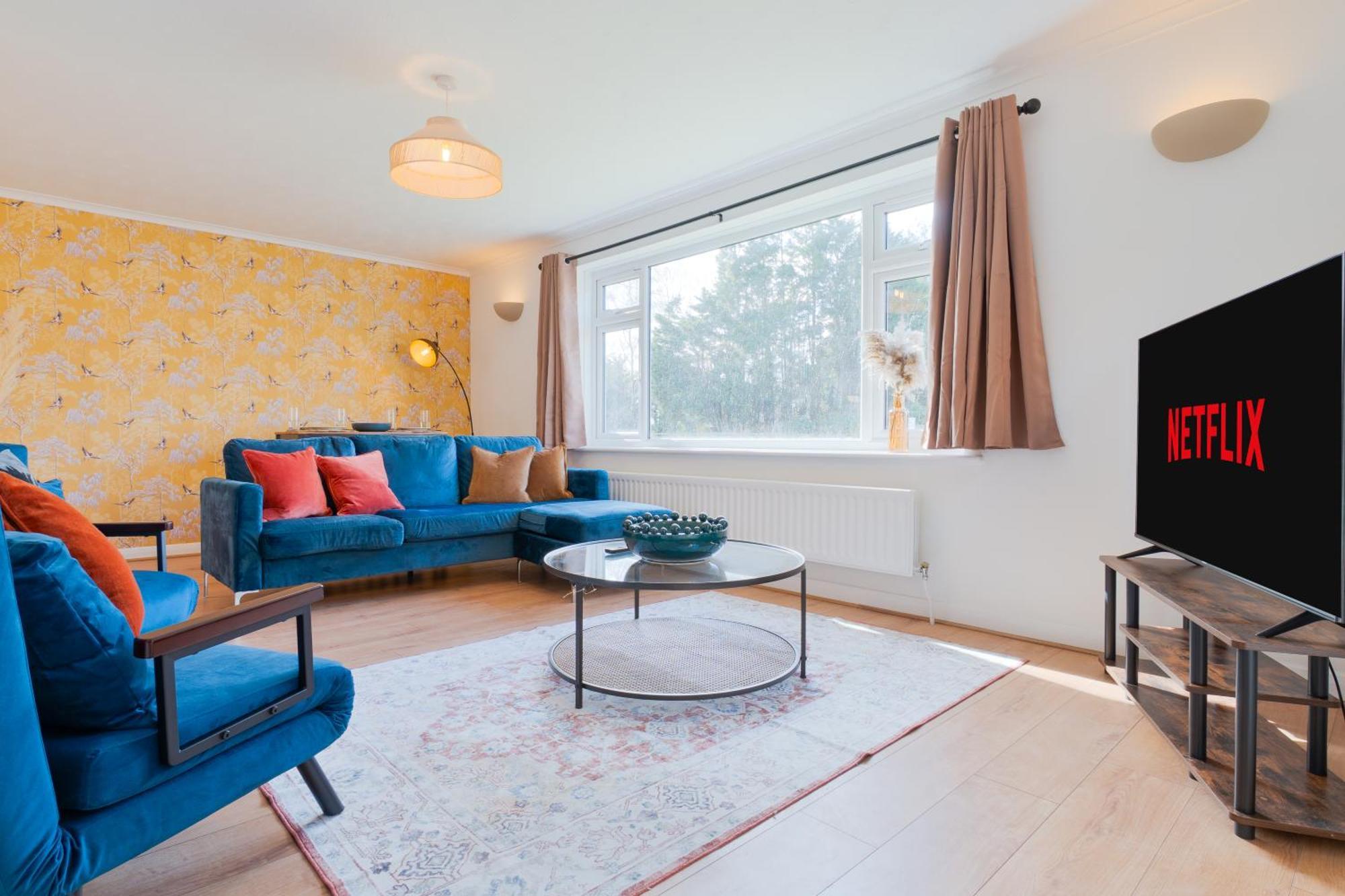 Stylish 4 Bedroom Spacious Retreat With Parking - Sleeps 10 - Families & Contractors Canterbury Luaran gambar