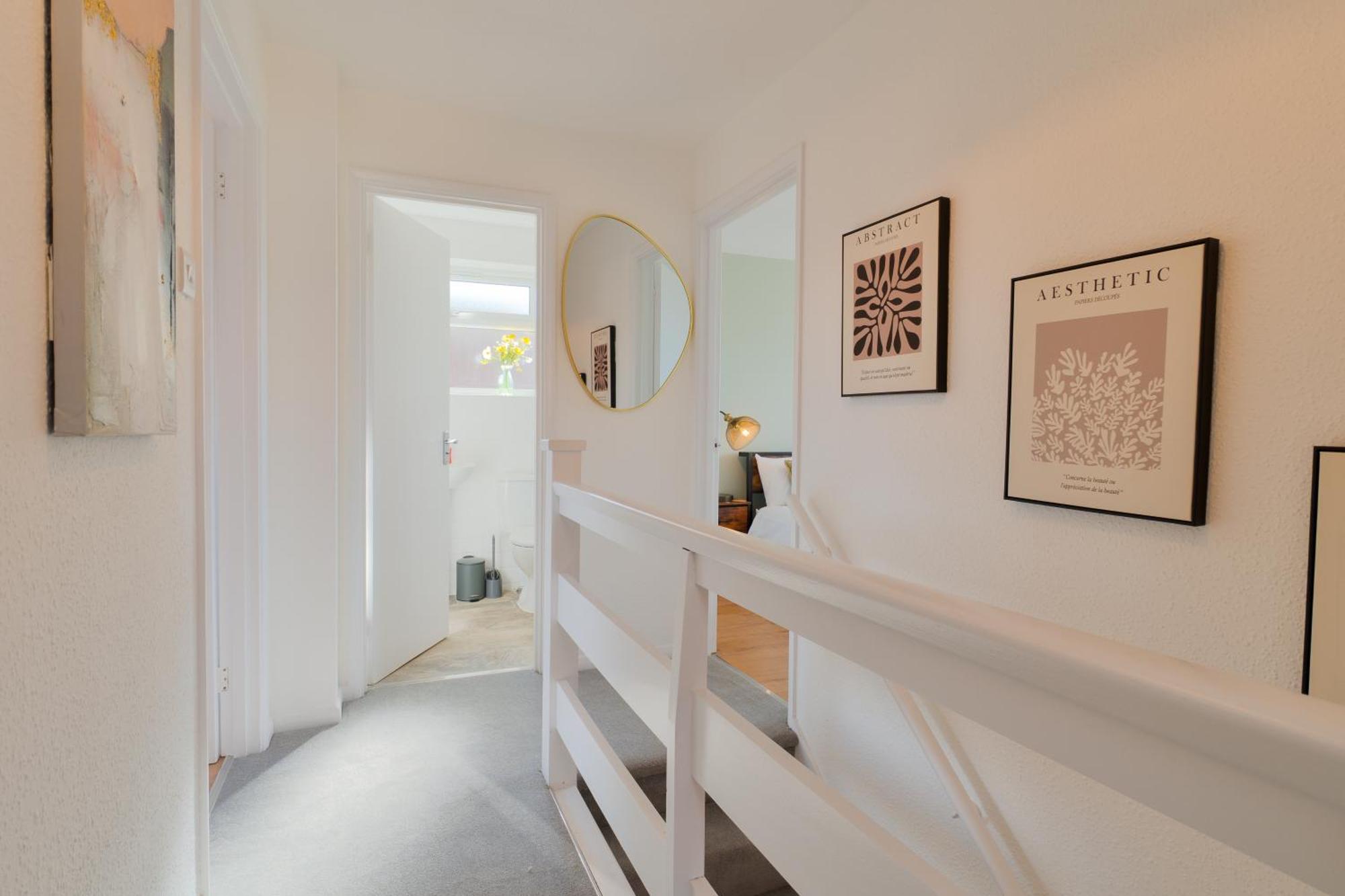 Stylish 4 Bedroom Spacious Retreat With Parking - Sleeps 10 - Families & Contractors Canterbury Luaran gambar